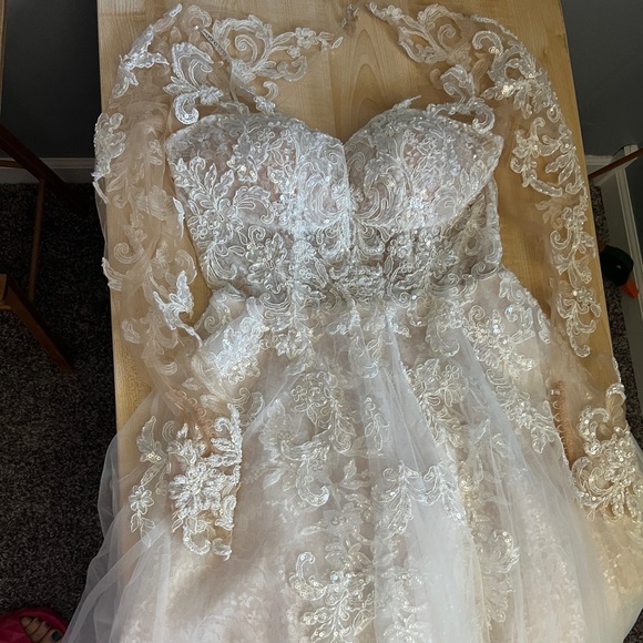 NEVER WORN OR ALTERED Martina Liana 1097 NWOT - Picture 5 of 14